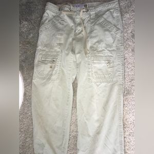 Old Navy Low-Waisted Cargo Pants (Size 6)